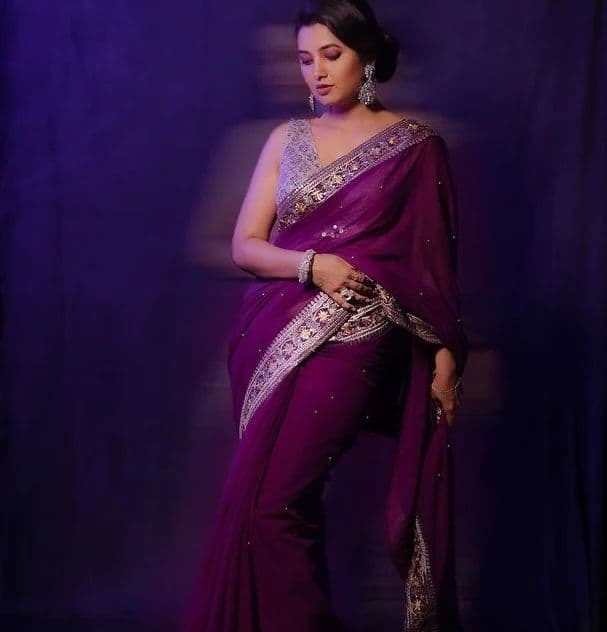 जरीच्या साडीत कशी सजूनधजून... प्राजक्ता माळीच्या साडी लूकवर खिळल्या नजरा! - marathi hindustantimes
