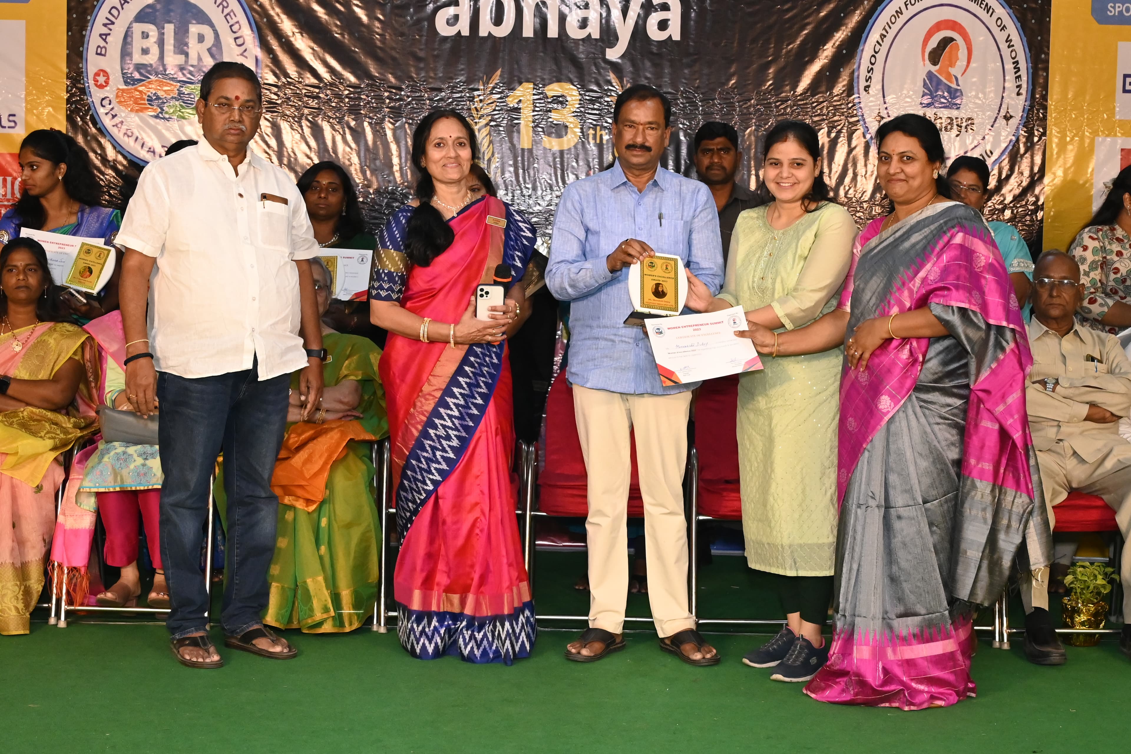 "Meenakshi Dubey, COO & Co-Founder of Yespoho India Pvt Ltd, Honored as "Women of Excellence 2023" at Women Entrepreneur Summit"