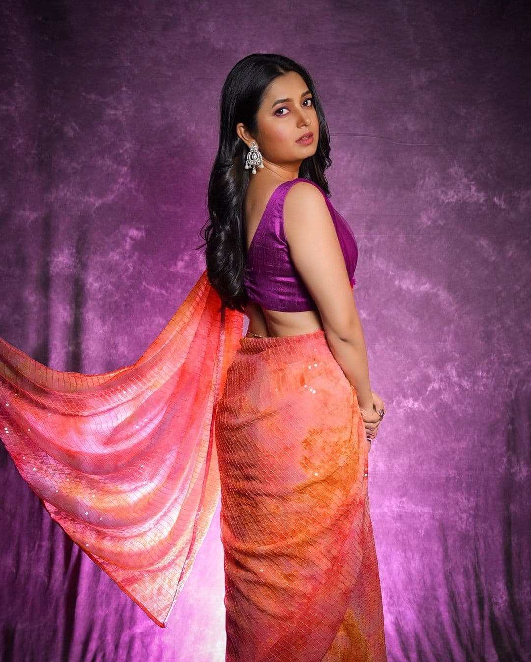 Prajakta Mali in Yespoho saree and fans makes fun of her caption - lokmat television
